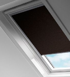 tenda per VELUX® oscurante tinta unita su misura per mansarda moderna